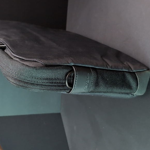 Targus Men's Black Slim Office Laptop Slip case. - Picture 3 of 14